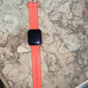 Rose gold Apple Watch series 4. 40mm.